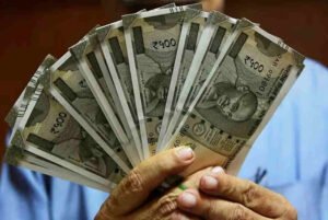 राज्य सरकारने सरकारी कर्मचाऱ्यांना मोठं गिफ्ट सणासुदीमध्ये पगार वाढणार; वाढीव महागाई भत्त्यासह थकबाकी मिळणार