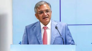 सर्वोच्च न्यायालयात याचिका: मुख्य निवडणूक आयुक्त ज्ञानेश कुमार यांच्यावर खटला चालवण्याची आणि ‘एसआयआर’ (SIR) अंतर्गत मतदार वगळण्याच्या प्रकरणाची एसआयटी (SIT) द्वारे चौकशी करण्याची मागणी